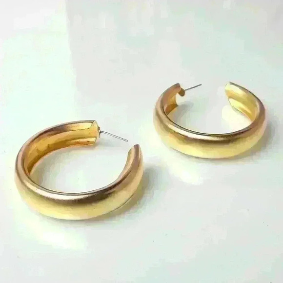 Gold tone earrings - Picture 3 of 14